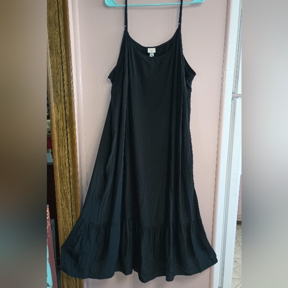 100% rayon maxi black petite spaghetti strap 3x with pockets! NWOT